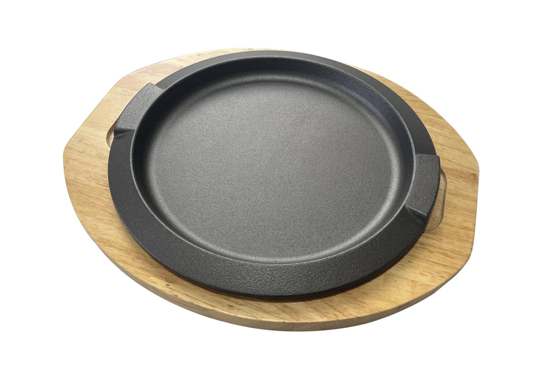 Import Tavola Professional Think Piatto Tondo In Ghisa Ø31 cm Con Base In Legno 37 x 32.8 cm