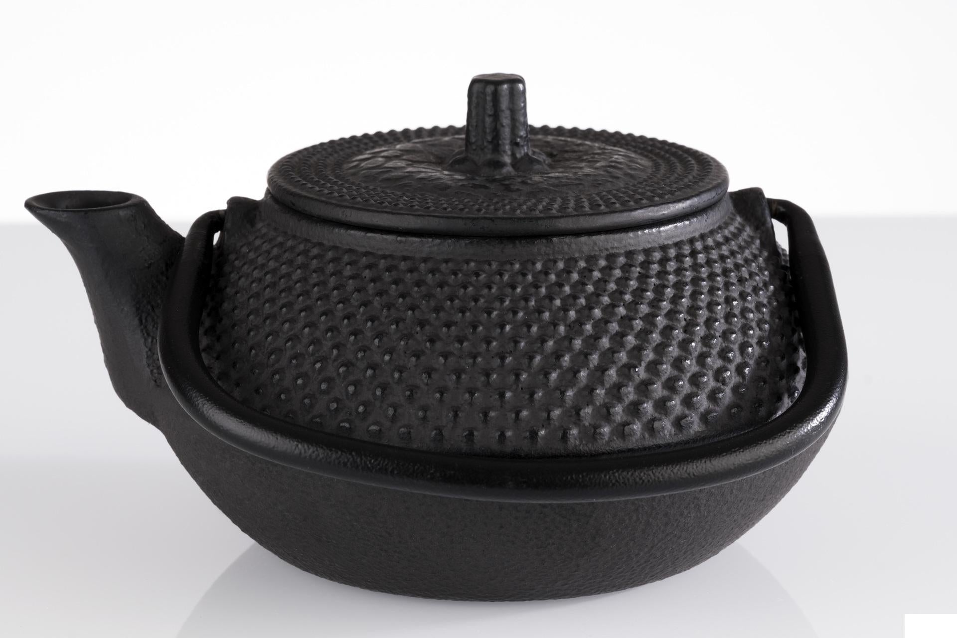 APS Asia Teiera In Ghisa Smaltata Interno Nero - 0,3 Litri, 12,5 x 11 x H.12,5 cm